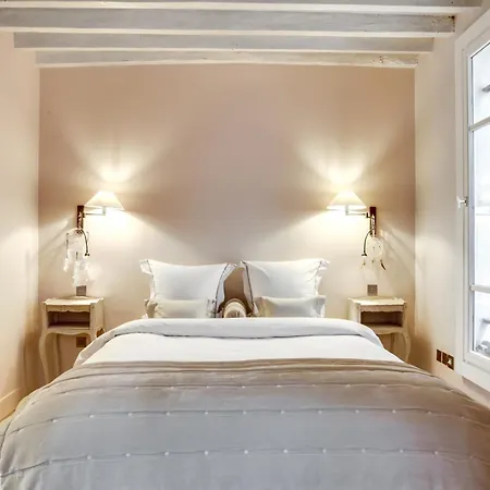 Apartment Parisian House