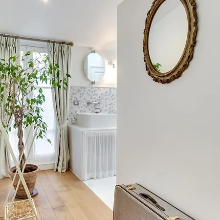 Parisian House Apartment